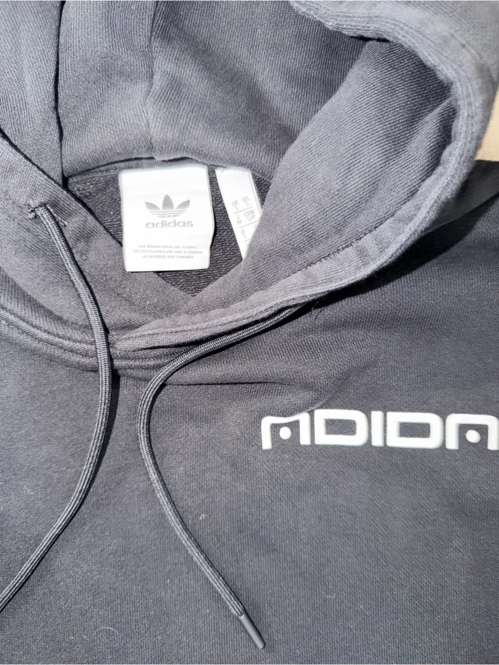adidas classic black